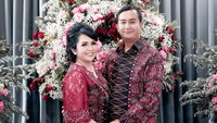 Joy dan sang suami mantap melangkah ke jenjang lebih serius. Ia mengatakan dirinya sang suami sama-sama yakin kalau Tuhan sudah mengatur dan merencanakan pernikahan ini.