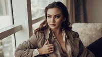Belakangan dia sibuk melakukan pemotretan salah satunya dengan fotografer Rifqi Moch Lutpi. (Foto: dok. Instagram @karennijsen)
