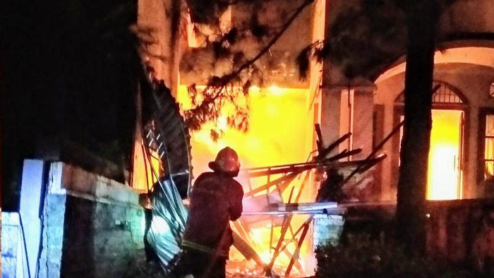 Kebakaran rumah akibat korsleting listrik di Puri Sriwedari, Cimanggis, Depok