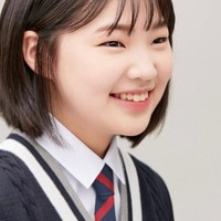 Bintang Hometown Cha Cha Cha ini telah mengikuti kelas akting sejak berumur 8 tahun. Ia pun mendapat tawaran membintangi film pendek Seul-eh from Wonderland saat berumur 9 tahun. Foto: dok. Instagram actress_minseo