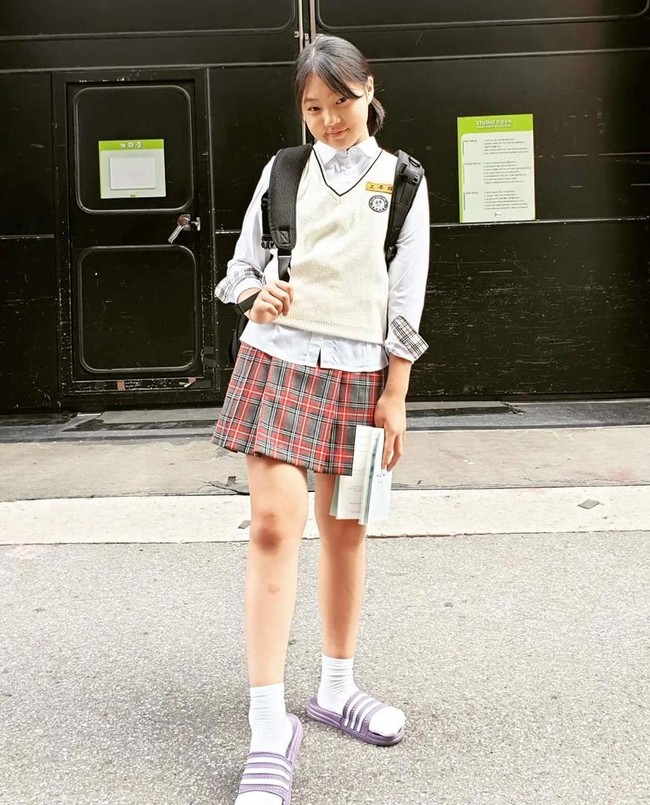 Setelah Hometown Cha Cha Cha, Kim Min Seo akan membintangi Young Lady and Gentleman. Namun, drama Korea itu menjadi kontroversi sebelum penayangannya karena Kim Min Seo dikisahkan berumur 13 tahun dan memiliki hubungan dengan pria berumur 27 tahun. Foto: dok. Instagram actress_minseo