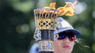 Melihat Prosesi Kirab Api PON XX Papua