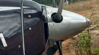 Pengiriman BBM HSD PLN dari Tarakan ke ULD Krayan melalui penerbangan pesawat dari Bandara Juwata Tarakan ke Bandara Yuvai Semaring, Long Bawan, Krayan, serta untuk PLTD Pa Upan dan PLTD Long Layu melalui perjalanan darat dengan truk. Foto: Istimewa.