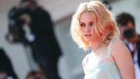 Usai Twilight deretan film lain diperankannya. Yang terakhir dia menjadi salah satu Angel di film reboot Charlies Angels. Kini Kristen Stewart akan memerankan Putri Diana di Spencer. (Foto: Getty Images/Vittorio Zunino Celotto) 