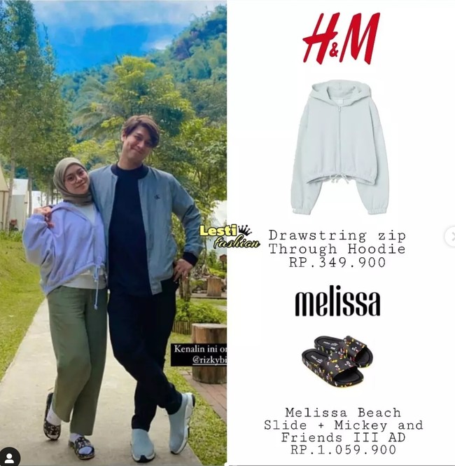 Untuk penampilan yang lebih santai, Lesti Kejora memilih mengenakan hoodie berwarna putih dari Zara. Hoodie seharga Rp 349 ribu itu dipadukan dengan dalaman berwarna krem dan celana panjang bahan berwarna hijau. Untuk alas kaki, Lesti memilih mengenakan Melissa Beach Slide + Mickey and Friends III AD yang dibanderol dengan harga sekitar Rp 1 juta. Foto: Instagram/@lesti.fashion