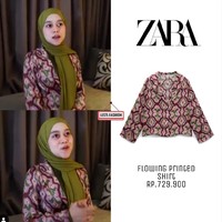 Dalam salah satu kesempatan Lesti Kejora terlihat mengenakan luaran semi blazer bermotif. Luaran dengan perpaduan warna ungu, pink, dan hijau itu dipadukan dengan kerudung berwarna hijau. Diketahui bahwa luaran yang dipakai oleh Lesti itu berasal dari merek Zara. Flowing Printed Shirt dibanderol dengan harga sekitar Rp 729 ribu. Foto: Instagram/@lesti.fashion