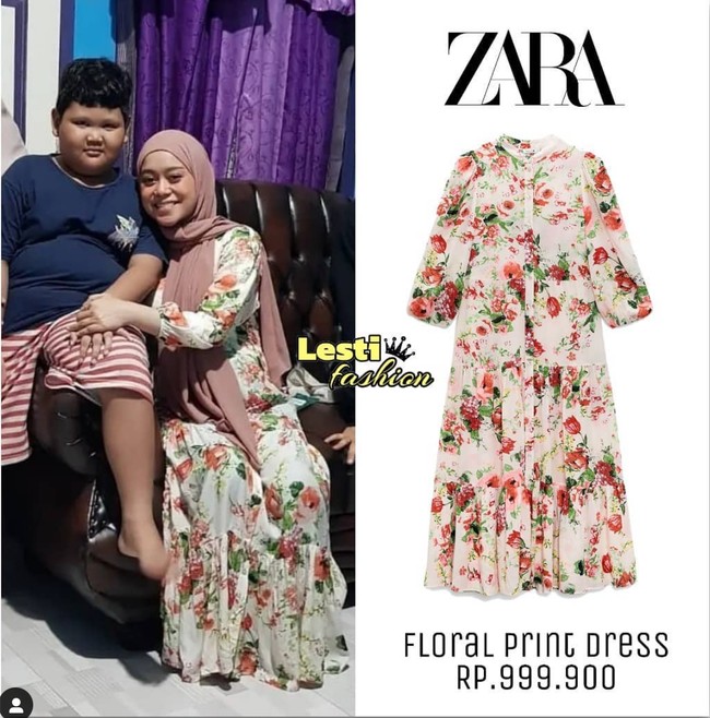 Dalam foto ini Lesti Kejora tampak mengenakan dress panjang bermotif bunga merek Zara. Bagian bawah rok tersebut berbentuk ruffle. Penampilannya itu dilengkapi dengan kerudung berwarna nude. Diketahui bahwa dress yang dikenakan Lesti itu berharga sekitar Rp 999 ribu. Foto: Instagram/@lesti.fashion