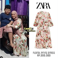 Dalam foto ini Lesti Kejora tampak mengenakan dress panjang bermotif bunga merek Zara. Bagian bawah rok tersebut berbentuk ruffle. Penampilannya itu dilengkapi dengan kerudung berwarna nude. Diketahui bahwa dress yang dikenakan Lesti itu berharga sekitar Rp 999 ribu. Foto: Instagram/@lesti.fashion
