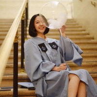 Mengubah dunia tidaklah mudah. Bagiku, itu adalah komitmen. Selama 10 tahun belakangan, aku telah membantu 1.500 orang, mengumpulkan donasi senilai 1,93 juta yuan (Rp 426 jutaan) dan mengorganisasi 112.055 kelas untuk anak-anak. Foto: Instagram @gina7_