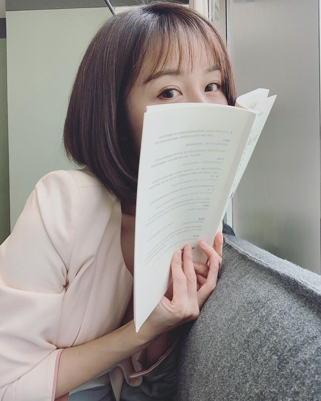 Walaupun aku tidak hidup setiap hari di gunung, angka ini membuatku percaya aku bisa melakukan lebih dari yang aku bayangkan, tulisnya di Weibo. Foto: Instagram @gina7_