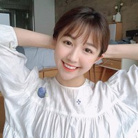 Gina giat dalam menunjukkan kepeduliannya terhadap pendidikan anak. Di usia muda, ia bahkan sudah membangun sebuah lembaga swadaya masyarakat untuk mengirim guru-guru ke wilayah terpencil di China. Foto: Instagram @gina7_