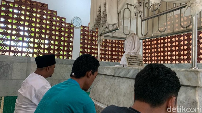 Makam Bupati Pertama Karawang Raden Adipati Singaperbangsa