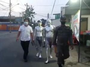 Lagi! Belasan Manusia Silver Diamankan di Tangsel, 2 Masih Balita