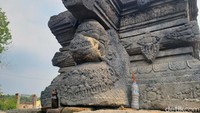Warga setempat menyebutnya dengan situs Watu Ombo atau Petilasan Tribhuwana Tunggadewi. Karena sejak dibangun masyarakat tahun 1960an, hanya batu yoni ini yang nampak. Setelah diekskavasi dalam tiga tahap, ternyata terdapat struktur candi di bawahnya.