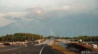 Pembangunan ruas tol Kertajati dilakukan oleh PT. Lintas Marga Sedaya selaku pemegang konsesi dan juga PT Pembangunan Perumahan dan PT ACSET Indonusa selaku kontraktor pelaksana dengan nilai proyek sebesar Rp 692 miliar. A.Prasetia/detikcom  
