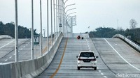 Pembangunan tol ini dimulai sejak groundbreaking September 2020 lalu, dilaksanakan oleh kontraktor PT Acset Indonusa Tbk dan PT Pembangunan Perumahan (Persero) Tbk. Proyek dengan nilai investasi Rp 692 miliar ini dioperasikan oleh BUJT PT ASTRA Tol Cipali, operator yang sama dengan tol Cipali.