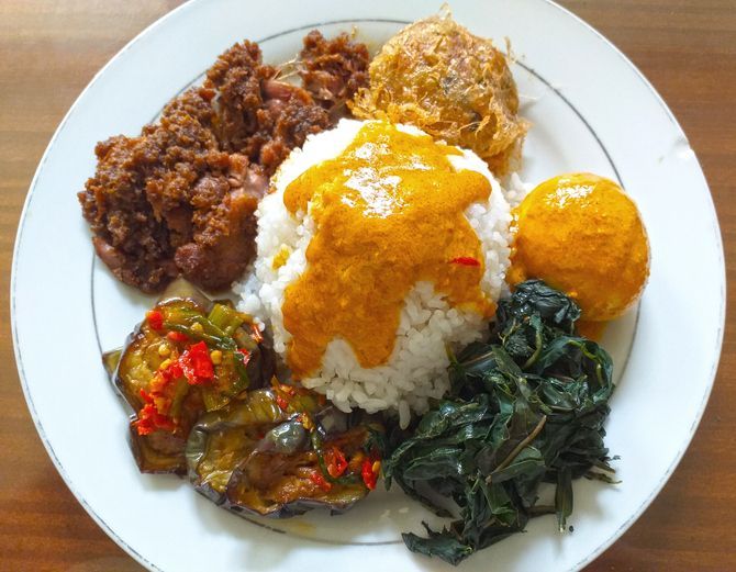 Modal Gerobak, 5 Warung Padang Ini Punya Menu yang Terkenal Enak dan Murah