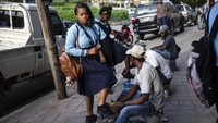 Kembali menjalani hidup di negara asal usai dideportasi Amerika Serikat bukan hal yang mudah bagi warga Haiti. Meski berstatus Ibu Kota Haiti, Port-au-Prince diketahui tak memiliki sarana air minum, listrik, dan pengumpulan sampah. AP Photo/Rodrigo Abd. 