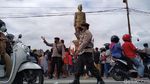 Peternak di Blitar Demo Bagi-bagi Telur dan Ayam Gratis Peternak di Blitar Demo Bagi-bagi Telur dan Ayam Gratis