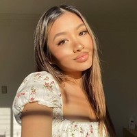 Phoebe Soegiono lahir dari orangtua yang berasal dari Indonesia. Wanita 23 tahun itu sendiri lahir dan besar di Australia tapi sempat beberapa tahun tinggal di Indonesia saat kecil. Foto: Instagram @phoebesoegiono