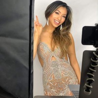 Phoebe Soegiono baru saja dimahkotai sebagai Miss Earth Australia 2021. Dalam postingan terbaru soal kemenangannya, ia pun berterima kasih atas dukungan orang-orang Indonesia. Foto: Instagram @phoebesoegiono