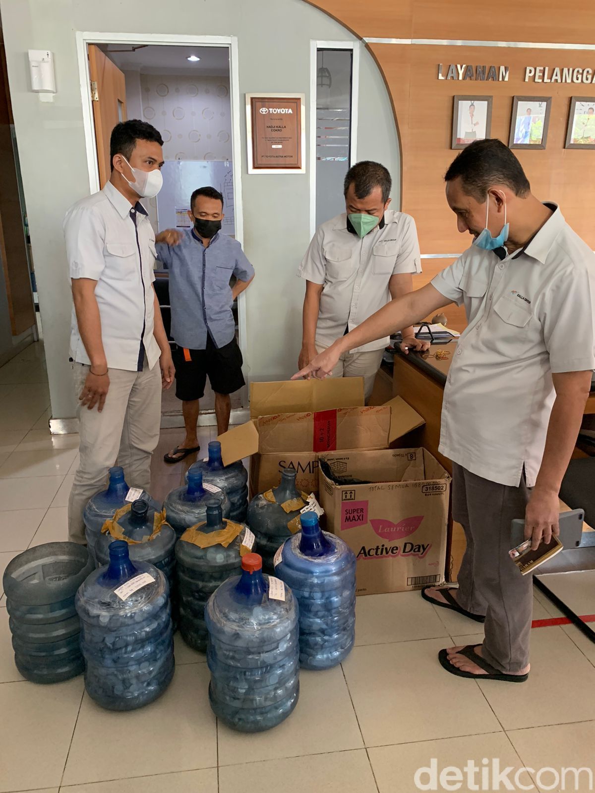Pria di Makassar beli mobil pakai uang koin.
