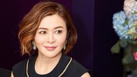 Rosamund juga tampil bersama artis mandarin ternama seperti, Jackie Chan, Sammo Hung, dan Yuen Biao dalam film Twinkle, Twinkle Lucky Stars (1985). Foto: dok instagram
