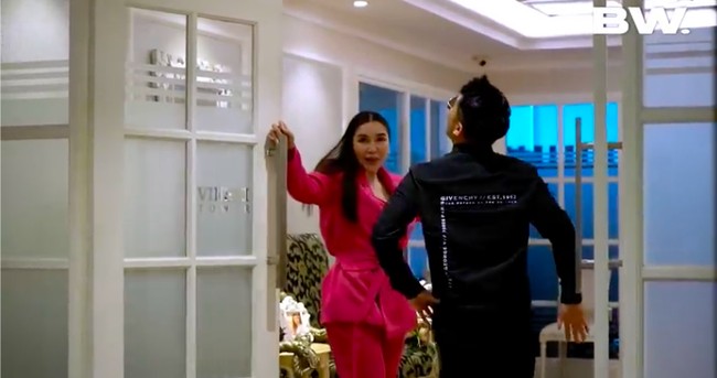 Rumah Natasha Vinskin diangkat di salah satu episode Di Balik Pintu yang tayang di YouTube Boy William. Saking uniknya, Boy sampai terkejut. (Foto: YouTube/BoyWilliam)