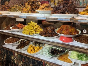 7 Rekomendasi Tempat Makan Enak di Jatinangor, Cocok Buat Anak Kos