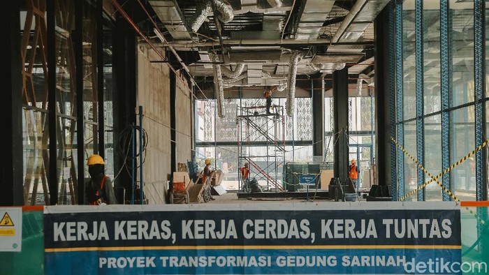 Siap-siap! Gedung Sarinah Dibuka Maret 2022 Proyek renovasi gedung Sarinah, Jakarta, terus dikebut. Menteri BUMN Erick Thohir memastikan gedung Sarinah akan kembali dibuka pada Maret 2022.