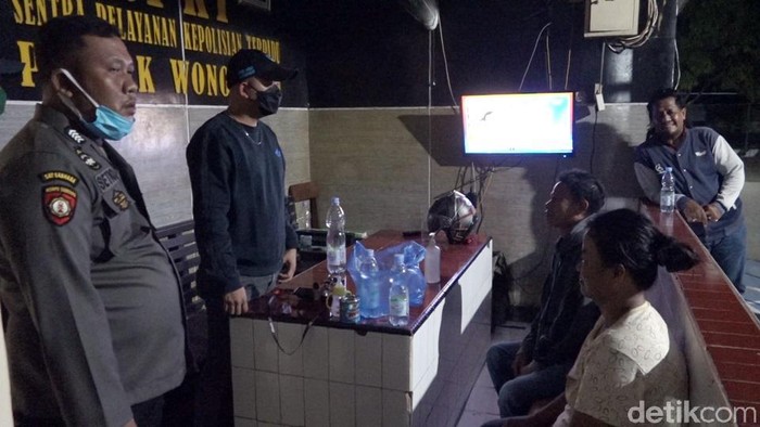 Seorang istri di Polman dianiaya suaminya gegara uang arisan. Sang istri mengalami luka-luka di wajah.