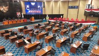 Wakil Ketua DPRD DKI Jakarta dari F-Gerindra M Taufik menyatakan tujuh fraksi menolak menghadiri rapat paripurna interpelasi Anies terkait Formula E. Taufik menyebut paripurna disahkan dengan cara ilegal. (Foto: Suasana rapat paripurna hak interpelasi Formula E di DPRD DKI Jakarta hari ini. Tiara/detikcom)