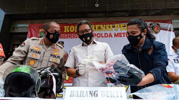 Polisi sebut korban penembakan di Tangerang tewas ditembak dalam kapasitasnya sebagai paranormal. Namun, korban juga dikenal warga sekitar sebagai seorang ustaz