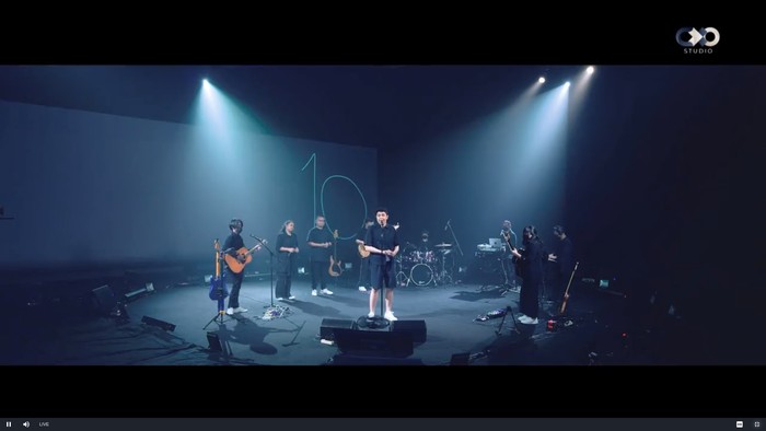 Tulus - Terlalu Rindu, Tulus Tulus dalam pertunjukan virtual Terlalu Rindu