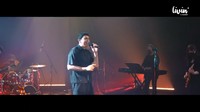 Dalam rangkaian konser virtual ketiganya itu, Tulus membawakan lagu-lagu dari album Monokrom. Foto: dok. Screenshot Tulus - Terlalu Rindu