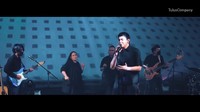 Acara pertunjukan virtual Terlalu Rindu terselenggara didukung oleh Livin by Mandiri, Telkomsel, vivo V21, dan Pegadaian. Foto: dok. Screenshot Tulus - Terlalu Rindu