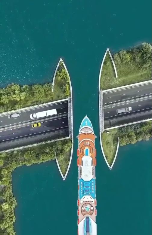 Veluwemeer Aqueduct di Belanda