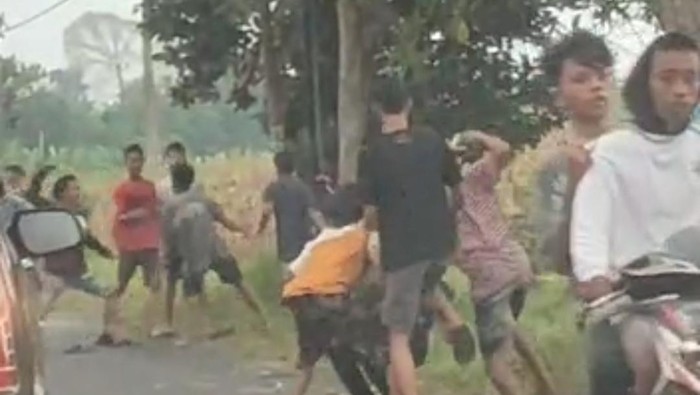 Viral Video Tawuran Pemuda di Jombang