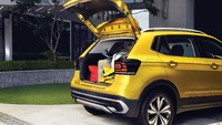 Untuk urusan dimensi, di atas kertas VW Taigun ini hadir dengan wujud yang mirip dengan Raize ataupun Rocky. Panjangnya 4.221 mm, yang berarti lebih panjang sekitar 2 cm dari Raize-Rocky, sedangkan lebarnya ada di 1.710 mm, dan tingginya 1.635 mm. Foto: dok. Volkswagen India