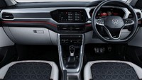 Untuk urusan fitur keselamatan, jelas mobil Eropa ini tidak bisa diragukan. VW membekali Taigun dengan enam buah airbags, electronic stability control, multi-collision brakes, dan hill hold control. Foto: dok. Volkswagen India