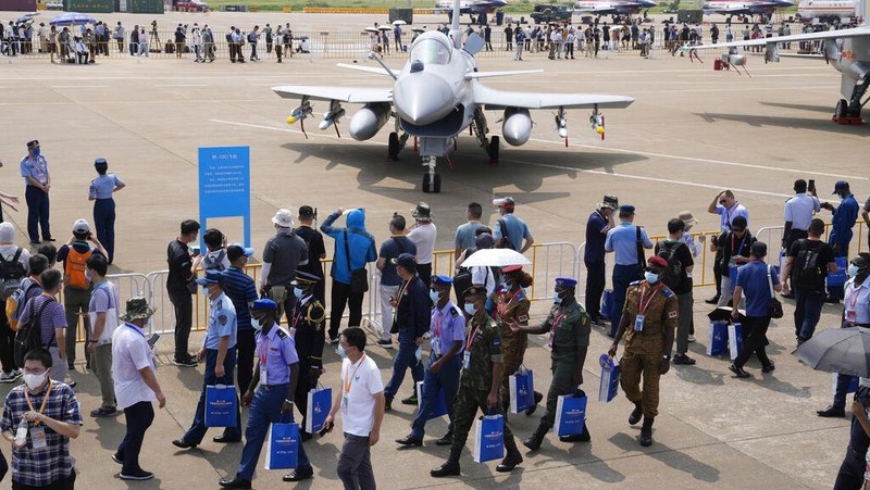 China kembali menggelar airshow usai tertunda setahun karena pandemi. Ratusan pesawat dipamerkan di sana, salah satunya pesawat amfibi terbesar di dunia.