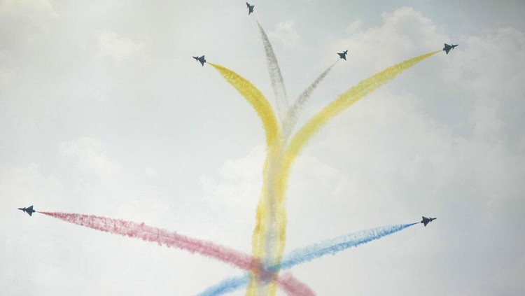 China kembali menggelar airshow usai tertunda setahun karena pandemi. Ratusan pesawat dipamerkan di sana, salah satunya pesawat amfibi terbesar di dunia.