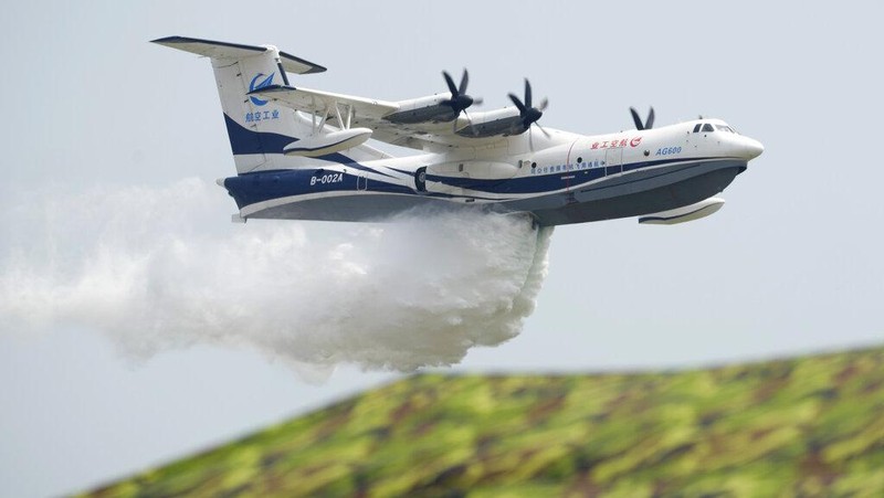 China kembali menggelar airshow usai tertunda setahun karena pandemi. Ratusan pesawat dipamerkan di sana, salah satunya pesawat amfibi terbesar di dunia.
