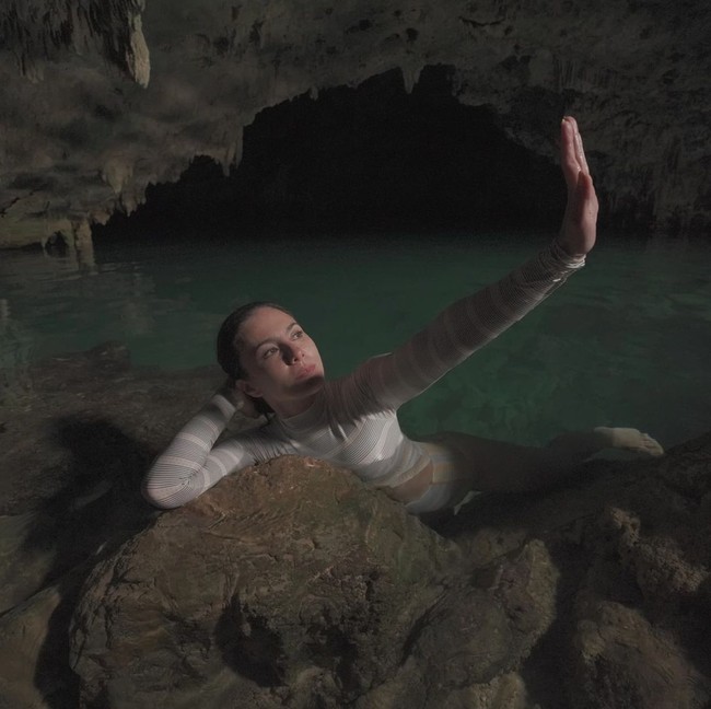 Selain memiliki paras yang cantik, Wulan juga memiliki tubuh yang langsing dan ideal. Seperti yang terlihat dalam foto yang satu ini. Bagaimana menurutmu penampilan Wulan Guritno?Foto: Instagram/@wulanguritno