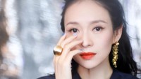 Zhang Ziyi merupakan bintang Zhao Di di film The Road Home. Rupanya film tersebut mendapatkan keberhasilan dalam memenangkan Silver Bear Award 2000 di Berlin Film Festival. Foto: dok instagram Zhang Ziyi