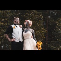 Aku tidak punya banyak keluarga. Hanya suami dan anak-anakku tapi mereka mencintaiku apa adanya. Mereka bahkan tidak melihat tatoku. Hanya aku saja bagi mereka, kata Aleksandra. Foto: Instagram @aleksandrajasmin