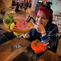 Wanita 31 tahun itu mengaku berencana menggunakan tinta hitam pekat untuk melukis tubuhnya. Tapi ia ragu untuk melakukannya di bokong. Begini penampilan sebelum bertransformasi seperti sekarang. Foto: Instagram @aleksandrajasmin