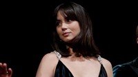 Ana de Armas tampil seksi dengan gaun hitam. Foto: Gareth Cattermole/Getty Images/Gareth Cattermole