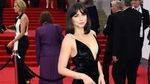 Ana de Armas Bond Girl yang Tampil Seksi Pamer Kaki