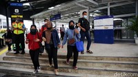 Penataan di kawasan stasiun ini untuk memudahkan masyarakat dalam mengakses transportasi umum.